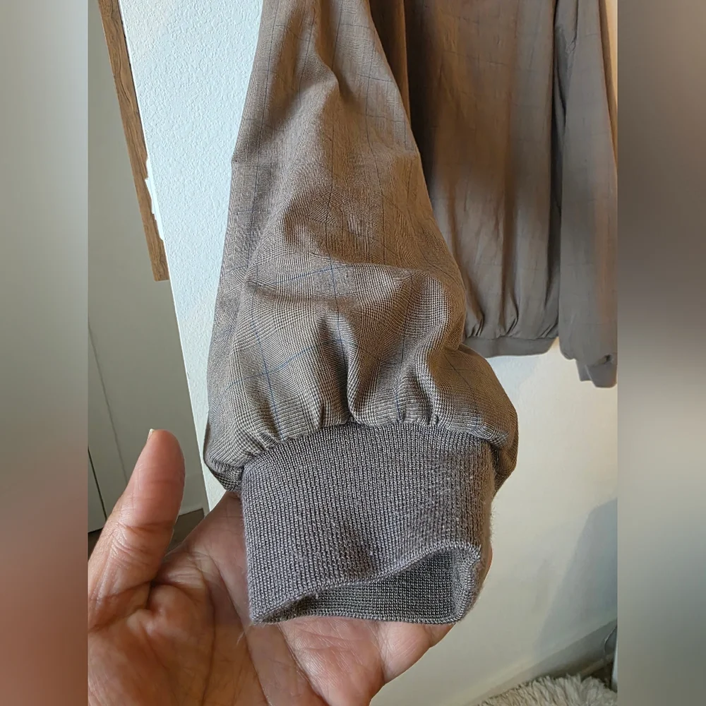 Classic V-Neck Sweater in Taupe - Picture 4 of 9